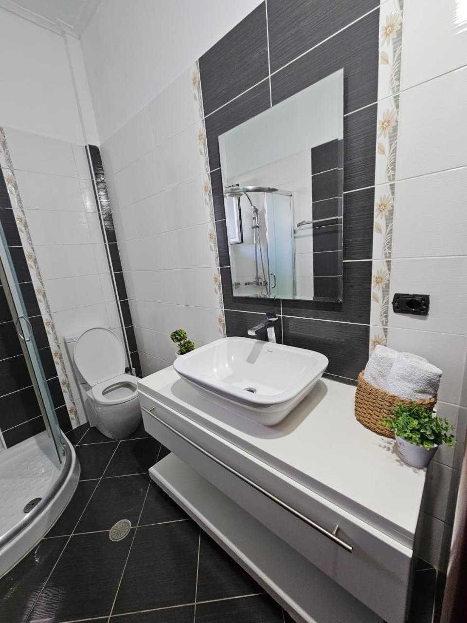Leon Sea View Apartment Sarandë 외부 사진